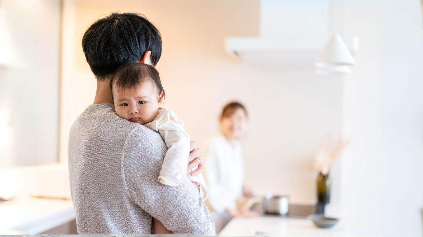 泣き止まない赤ちゃんとパパの涙―家族で育児を楽しむために